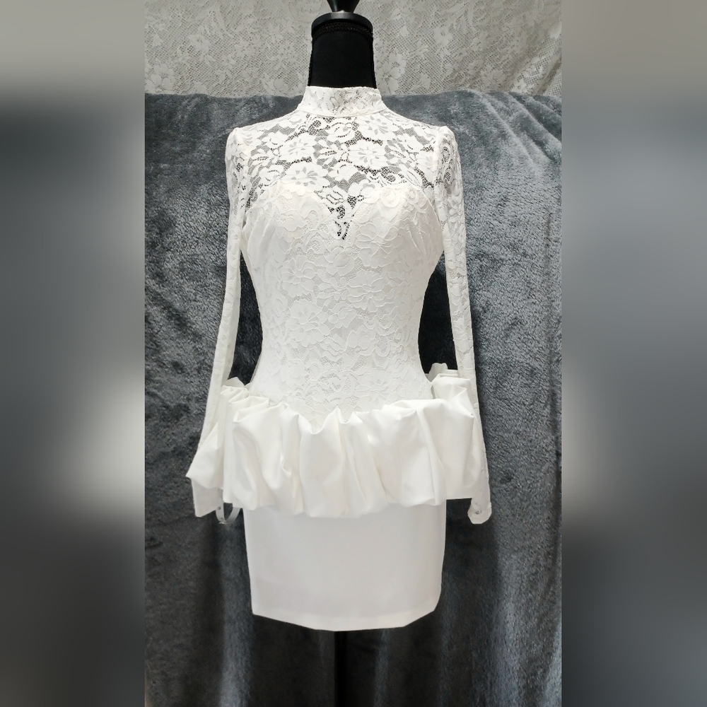 NWT Club London Antheia White Lace Long-Sleeve Peplum Mini Dress US Size 2 - Picture 2 of 11